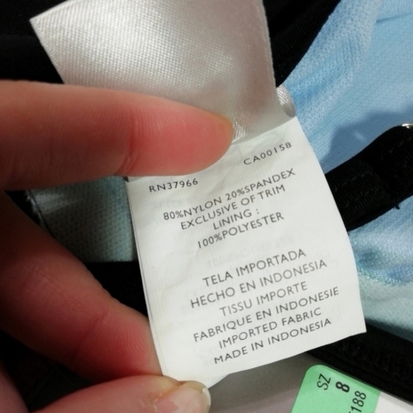 NWT! Nike One Piece Swimsuit - Picture 11 of 13